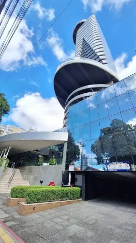 Imóveis comerciais em Belém-PA: Cobertura para venda ou locação no Umarizal, 300m², 4 vaga
