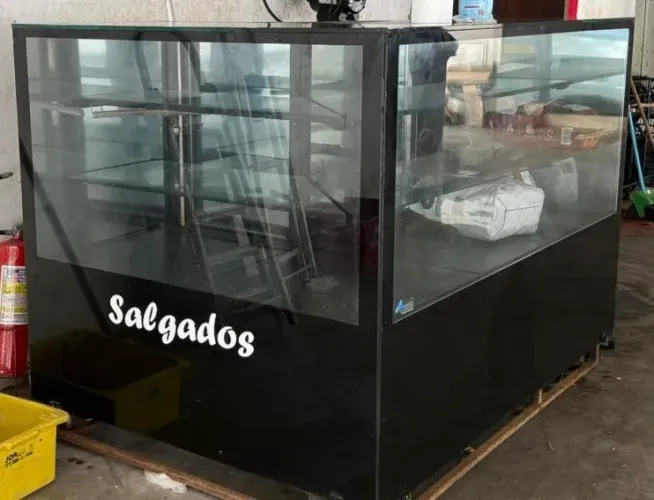 Expositor aquecido e refrigerado