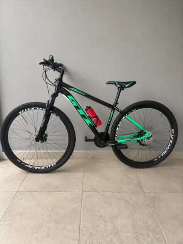 Bicicleta usada uma vez novinha!
