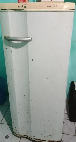Vende-se geladeira