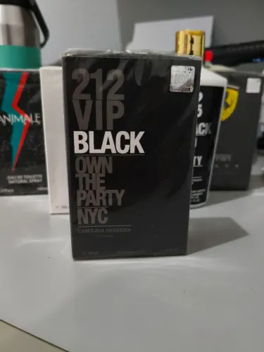 Perfume 212 Vip Black + 1 Hidratante BRINDE 