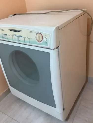 Máquina de secar Roupa semi nova