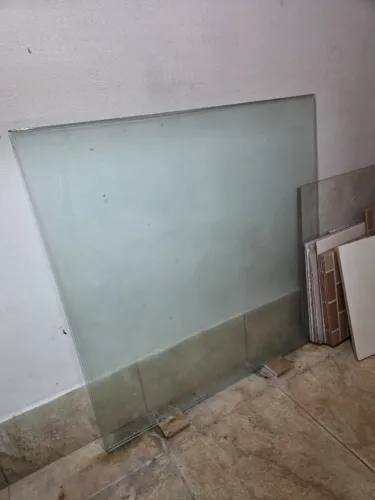 Vidro Blindex 110x110cm - 8mm - Esquadria de Alumínio.