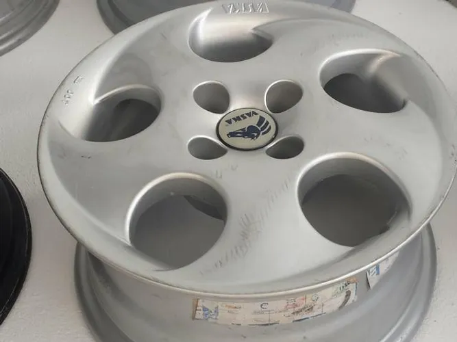 Roda aro 14 Vaska vk142 Prata Chevrolet Corsa 4x100 jogo