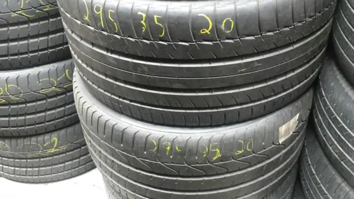 Pneu 295 35 20 Pirelli Porsche Panamera latitude
