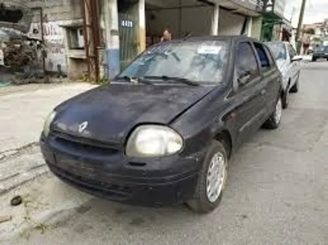 Sucata Renault Clio.