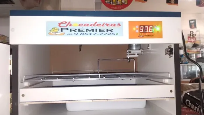 Chocadeira automática 50 ovos com nascedouro 