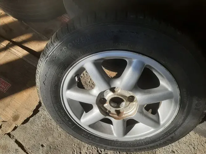 Roda aro 14 Volkswagen golf bananinha com pneu 175 65 14 jogo 4x100 usados 
