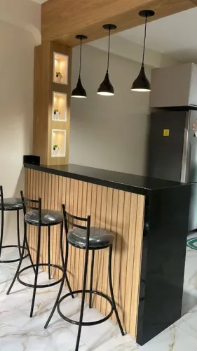 Balcão americano, península e ilha de mármore, granito ou lâminas ultracompactas