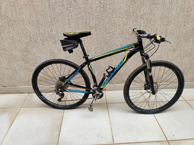 Bicicleta Specialized Rockhopper - Tamanho L 29