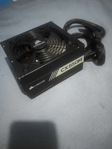 Fonte gamer semi nova corsair cx850m (defeito)