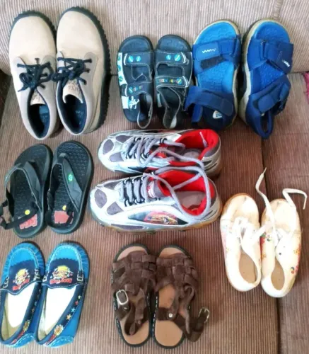 Lote de 08 Calçados Infantil: bota, tênis, chinelo, sandálias! 