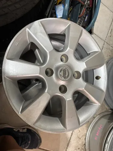 Roda Nissan Livina aro 15 original unidade avulsa 