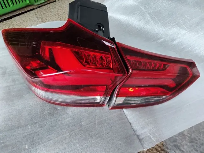 Par lanterna GM Tracker 2020 2021/2022 2023 com LED L.E