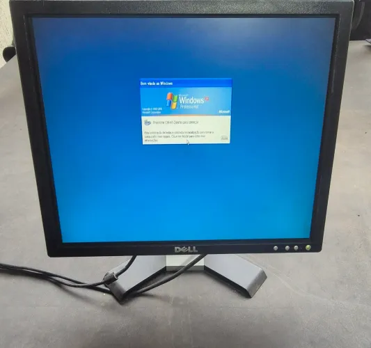 Monitor Dell 17 polegadas E178FPc com cabos em excelente estado