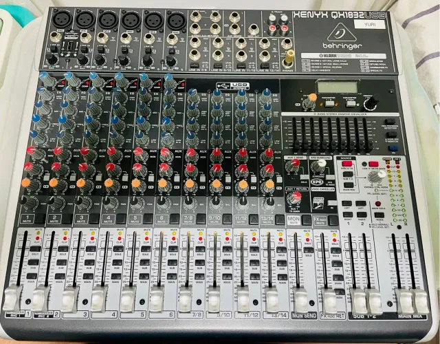 Mesa de Som Behringer Xenyx QX1832USB