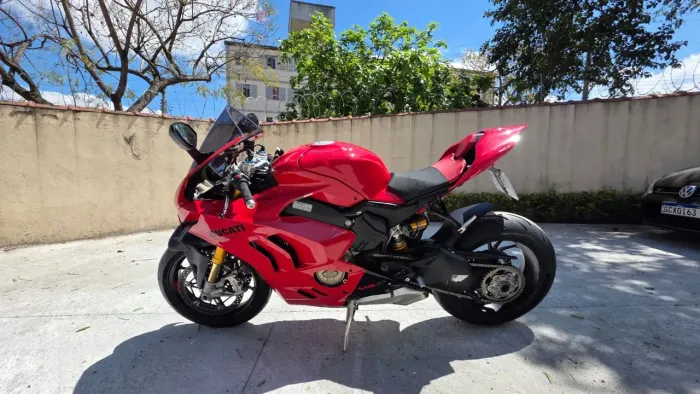 Ducati Panigale V4S 2023 só 814km rodados