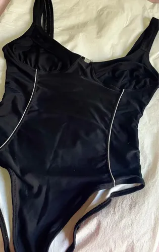 Body de Praia Preto com Detalhes