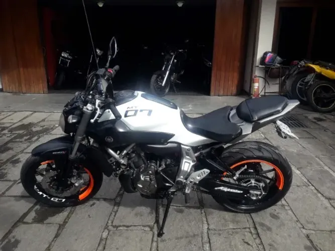 Yamaha MT 07 Abs branca 2016