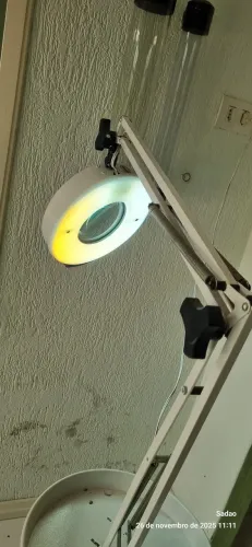 Luminária branca para depilação..lente de aumento