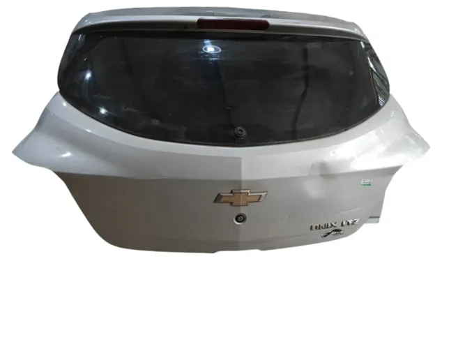 Tampa traseira chevrolet onix 2013/2019 c/ detalhe