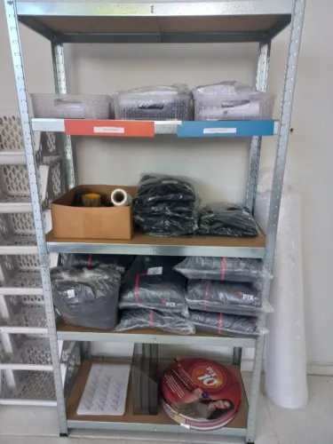 ESTANTE AÇO COM MADEIRA