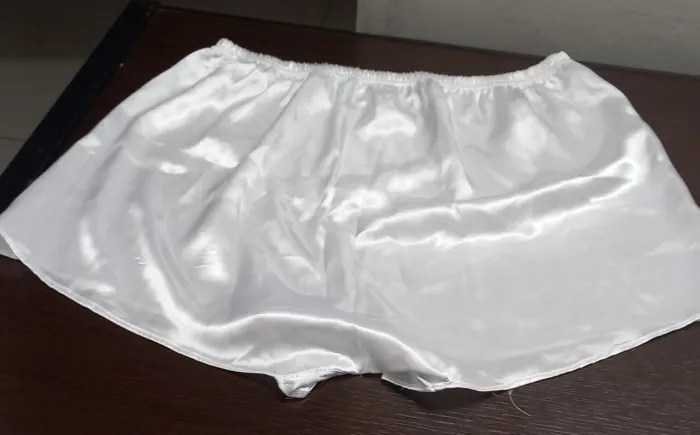 Shorts de Cetim Branco