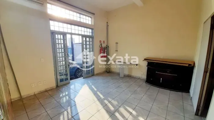 Ótimo prédio à venda na Vila Carvalho