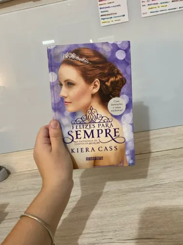 LIVRO FELIZES PARA SEMPRE - KIERA CASS