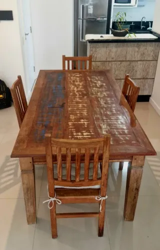 Mesa de Jantar em Madeira Maciça de demolição.