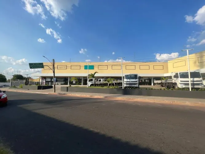 Alugo salas comercias no Bairro Ininga, ao lado da UFPI, com 72 m² ideal para lojas i esc