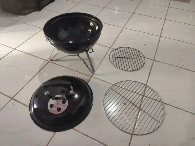 Churrasqueira de Mesa Movel a Carvão a bafo portátil