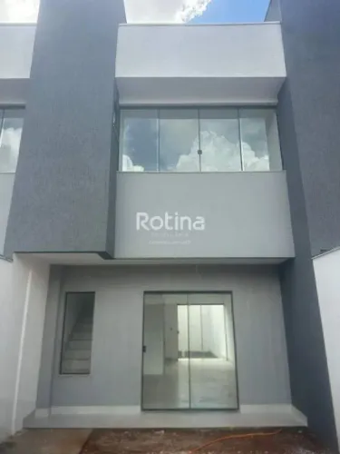 Casa com 2 suítes ao lado da Praça do Jacaré no bairro Novo Mundo / Vida Nova