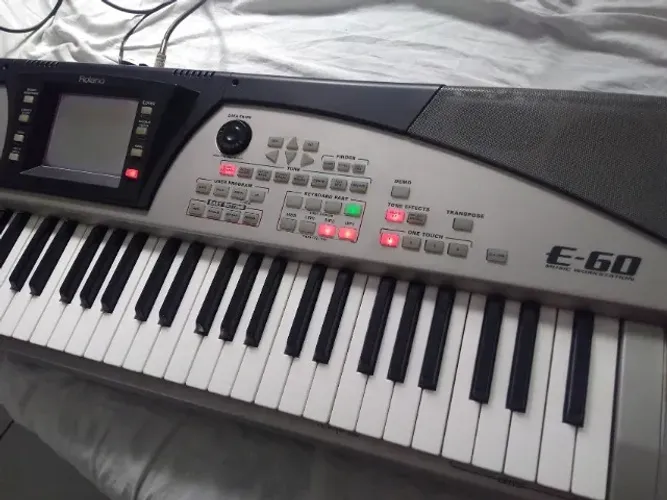 ROLAND E-60 (LER DESCRIÇÃO)
