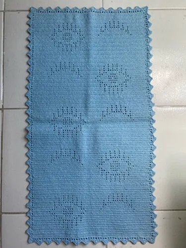 Tapete de Crochê Azul com Detalhes