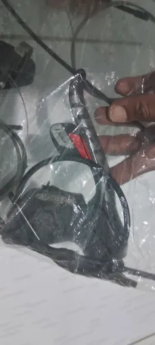 Sti da sram com os passadores dianteiro e traseiro com uma avaria na traseira