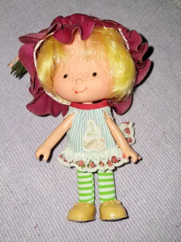 Boneca Cerejinha da coleção Moranguinho anos 80