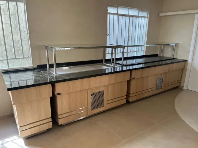 Balcão e buffet ourofrio novos, nunca usados. Com nota fiscal. Valor abaixo de mercado.