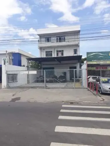 Prédio - / Comercial / Raiz