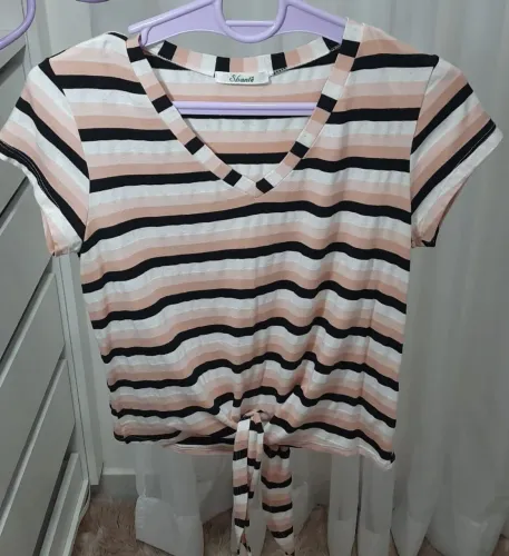 Blusa listrada com nó frontal - Feminina