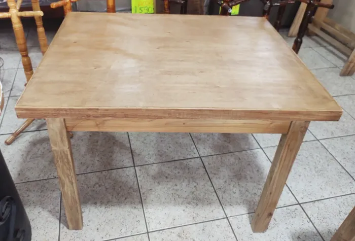 Mesa de madeira mista