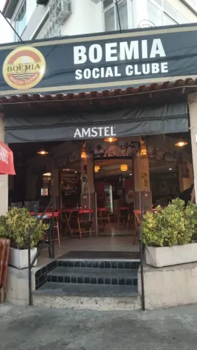 Cozinheiro(a) e Ajudante de Cozinha