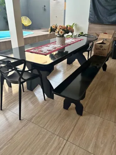 Mesa pedra de ardósia pintada e envernizada
