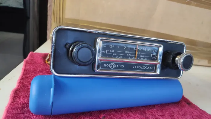 Rádio Motoradio anos 80 para carros antigos linha de montagem 3 faixas AM ligando normal