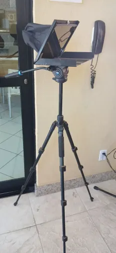 Teleprompter Profissional p/ Tablet + Tripé Benro de Alumínio - Equipamento de Estúdio