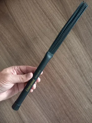 01 Baqueta Liverpool Nylon Brush