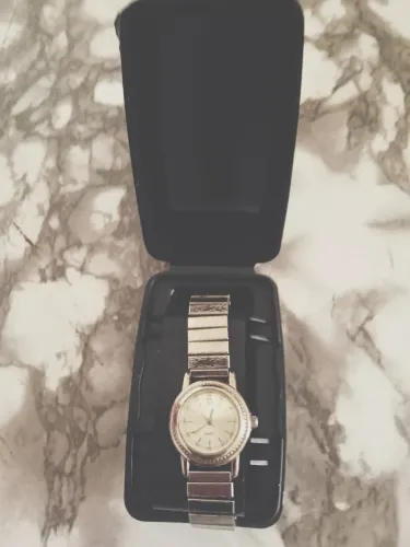 Relógio Quartz feminino.