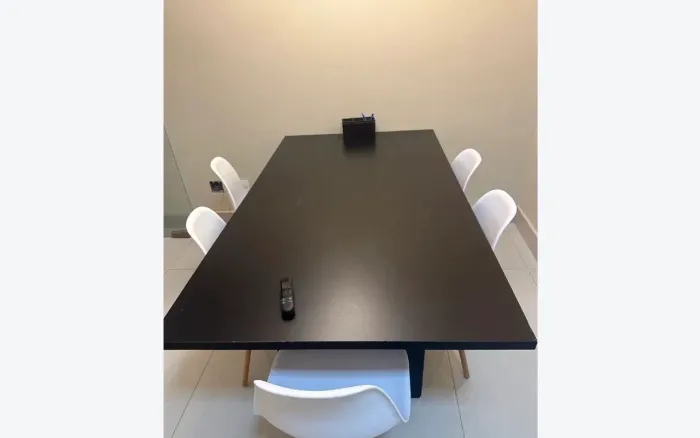 Mesa escritório com 5 cadeiras