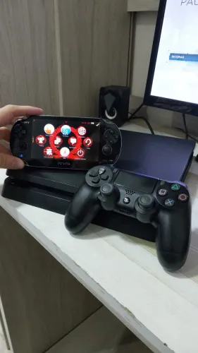 PS4 SLIM 1TB + PS VITA (os dois destravados)