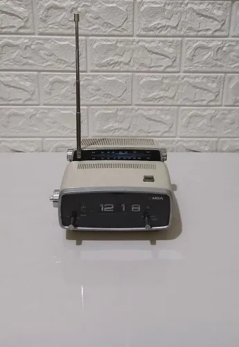 MGA Mitsubishi RWD-90 - Rádio-Relógi